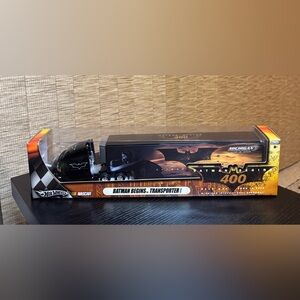 🎯SOLD🎯 2005 Hot Wheels NASCAR Batman Begins Transporter Race Day Michigan